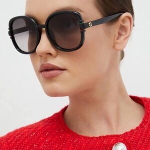 GUCCI CLASSIC SQUARE ,WEB DETAIL ON INTERLOCKING “GG” LOGO TEMPLES SUNGLASSES